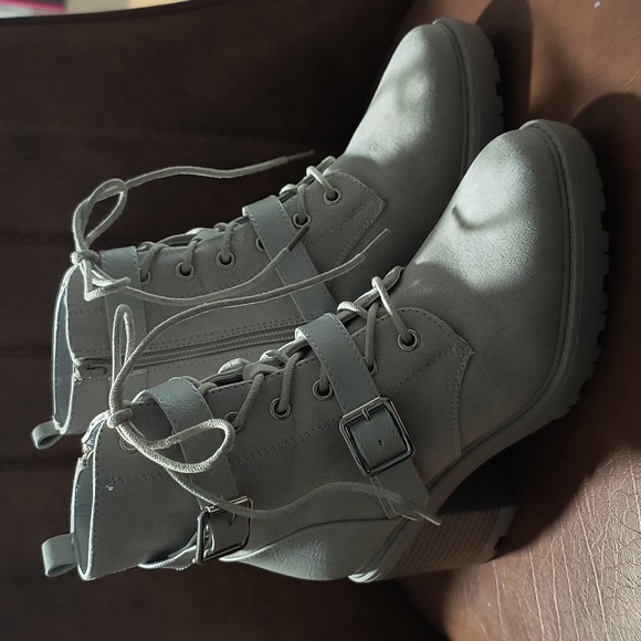 Shoe dazzle chunky wedge heel boots - Picture 3 of 7